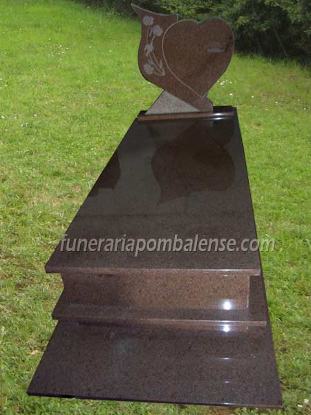 Campa em Granito, Campas com Coração, Flores, Padrão bordeaux, Pedra, Campas, Granito, Vários Formatos, Enterros, Funerárias, Pedra, Funeral, Campa, Agencias, funerárias, serviços, centro, norte, sul, Portugal