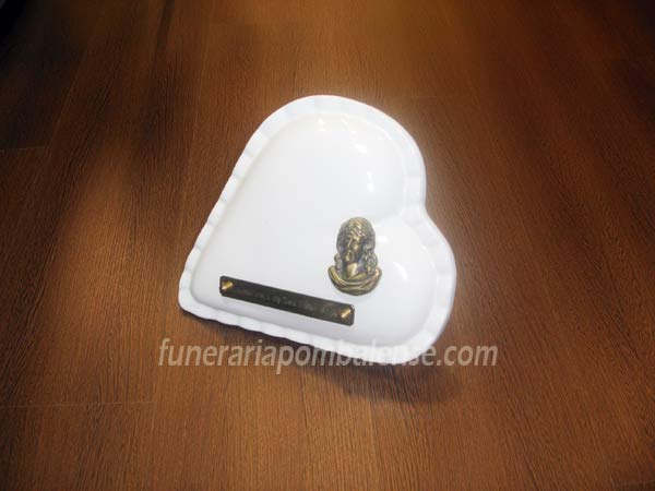 Lápides, coração, branco, Cristo, Lapide de cemitério, cemitérios, pedra, Agências Funerárias, Funerais, Portugal, Centro, Leiria, Coimbra, França, Suíça, Luxemburgo, Artigos funerários